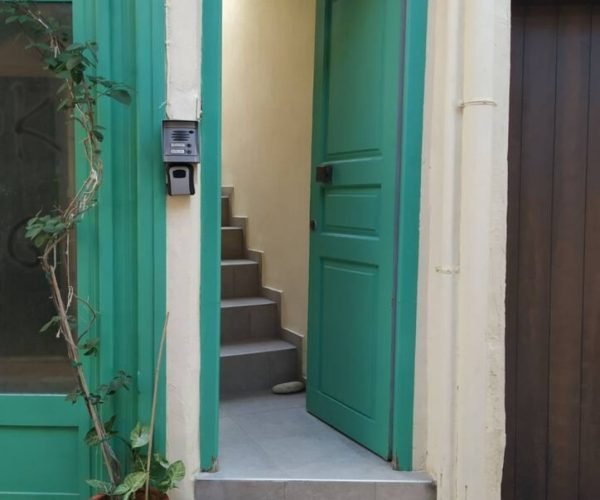 Roussa’s Studio Rethymno check-in entrance on Vitsentzou Kornarou Street